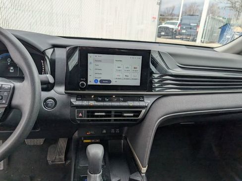 Used 2025 Toyota Camry LE image 3