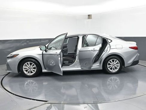 Used 2025 Toyota Camry LE FWD image 49