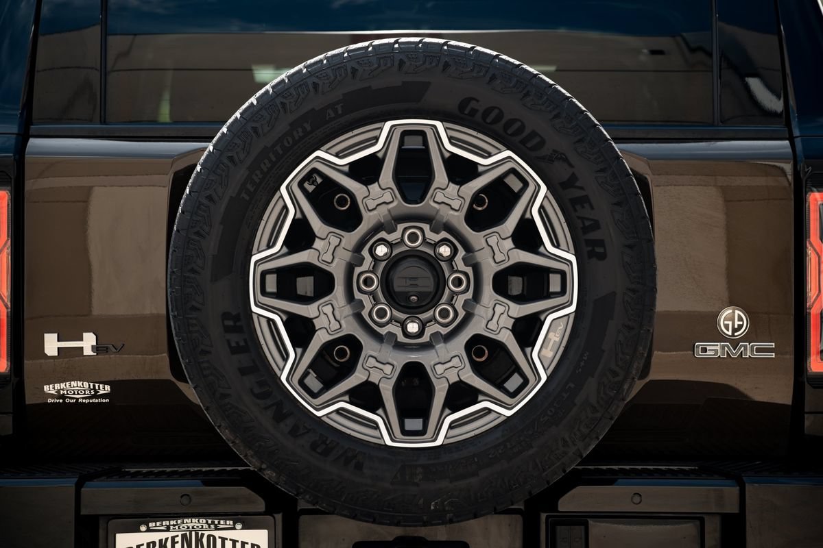 Used 2024 GMC Hummer EV 3X AWD/4WD image 14