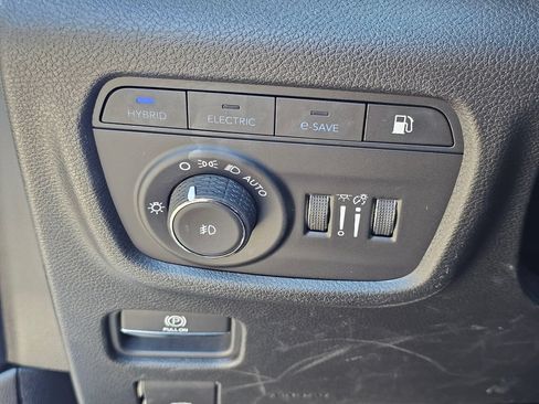 Used 2023 Jeep Grand Cherokee 4WD 4xe image 32