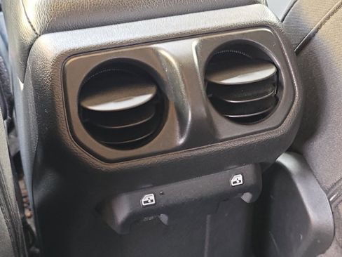 Used 2023 Jeep Gladiator Sport image 10