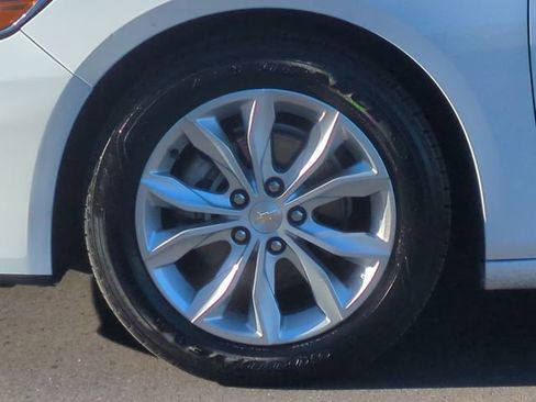 Used 2024 Chevrolet Malibu LT image 19