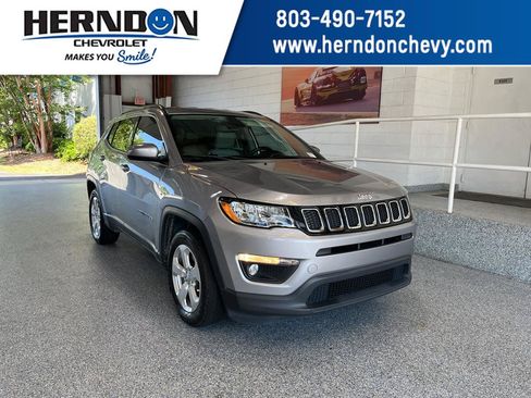Used 2019 Jeep Compass Latitude FWD image 1