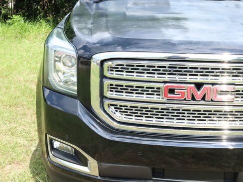Used 2017 GMC Yukon SLT image 37