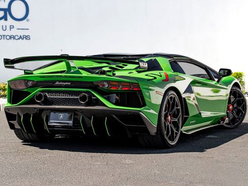 Used 2020 Lamborghini Aventador SVJ image 7