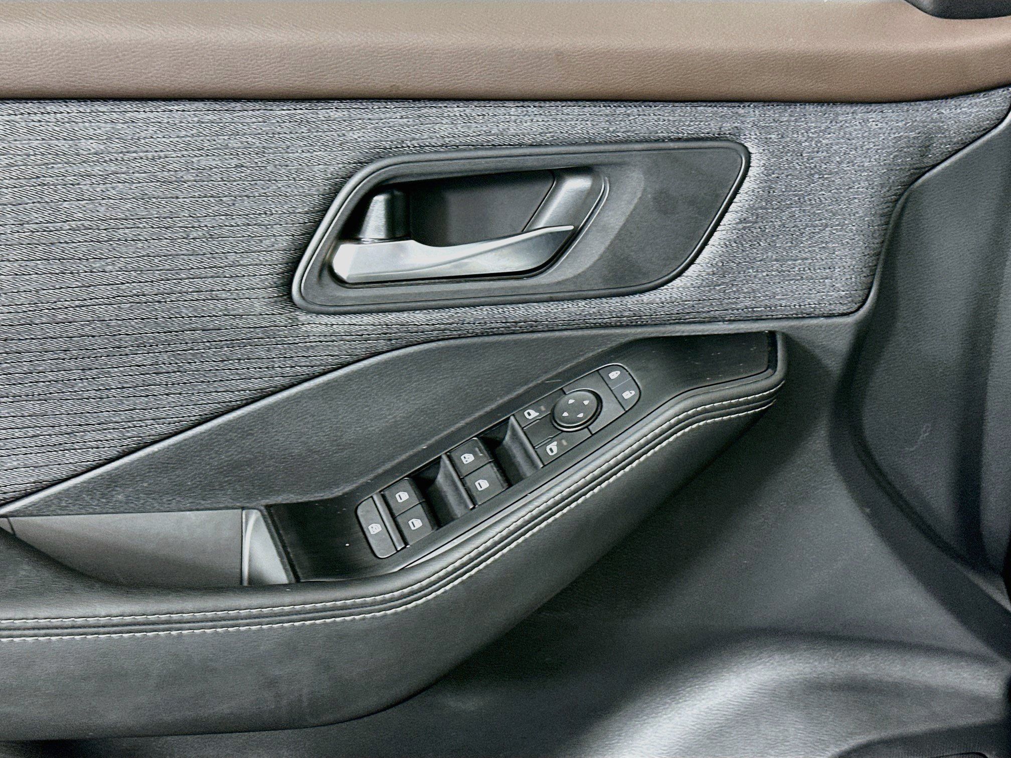 Used 2021 Nissan Rogue SV FWD image 15