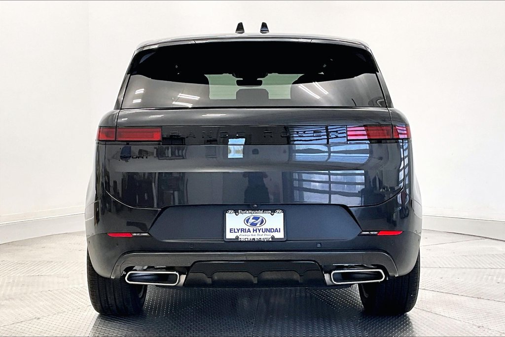 Used 2025 Land Rover Range Rover Sport SE AWD/4WD image 4