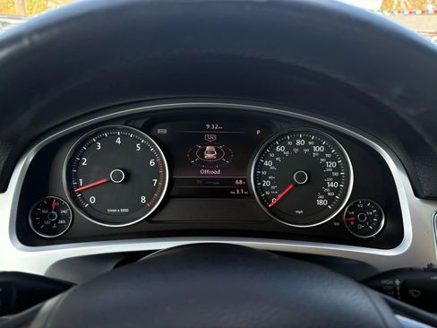 Used 2015 Volkswagen Touareg VR6 image 41