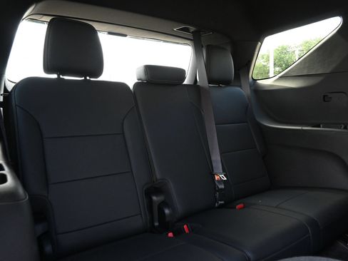 Used 2025 Chevrolet Traverse High Country FWD image 20