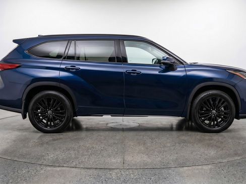 Used 2025 Toyota Highlander XSE AWD/4WD image 8