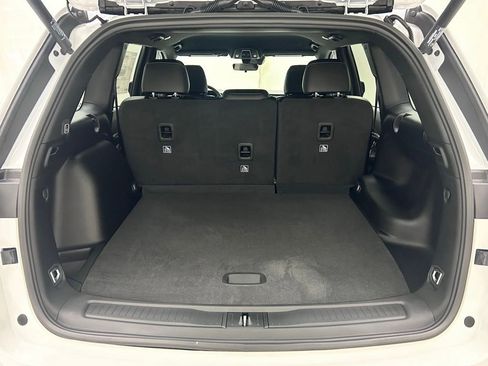 New 2025 Jeep Grand Cherokee Limited image 9