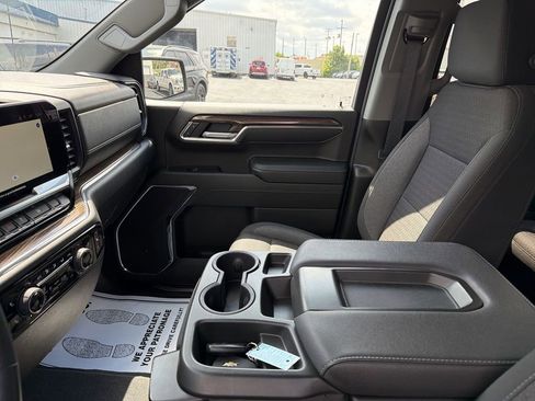Used 2023 Chevrolet Silverado 1500 LT AWD/4WD image 11