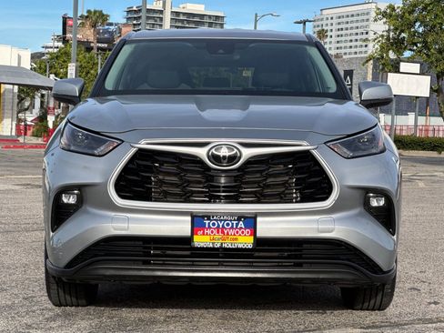 Used 2025 Toyota Highlander LE image 9