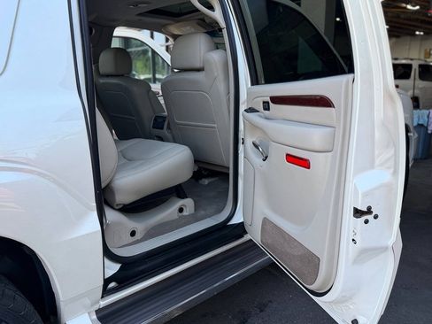 Used 2005 Cadillac Escalade EXT AWD/4WD image 50