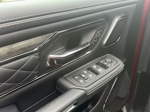 Used 2025 RAM 1500 Limited image 14