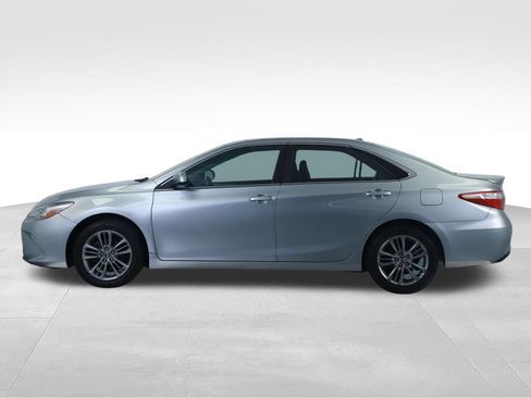 Used 2016 Toyota Camry SE FWD image 9