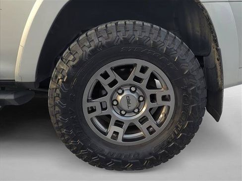 Used 2021 Toyota 4Runner Venture w/ Moonroof Package AWD/4WD image 6