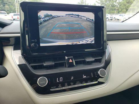 Used 2025 Toyota Corolla LE FWD image 32