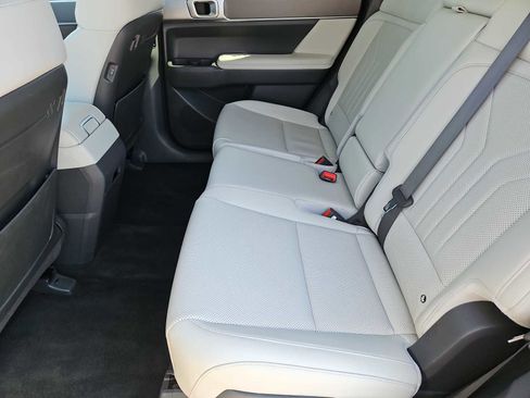 Used 2025 Hyundai Santa Fe SEL AWD/4WD image 19
