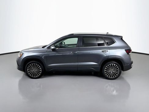 Used 2025 Volkswagen Taos SE FWD image 2