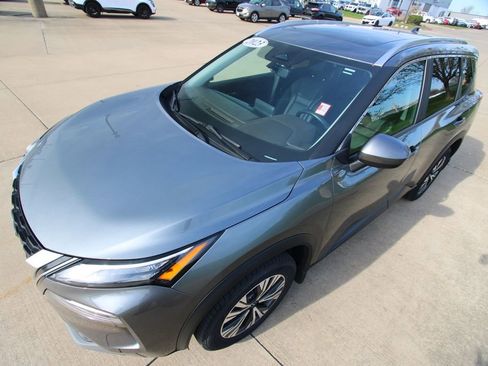 Used 2023 Nissan Rogue SV w/ SV Premium B Package AWD/4WD image 18