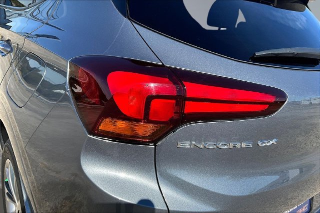 Used 2022 Buick Encore GX Select w/ Sport Touring Package FWD image 23