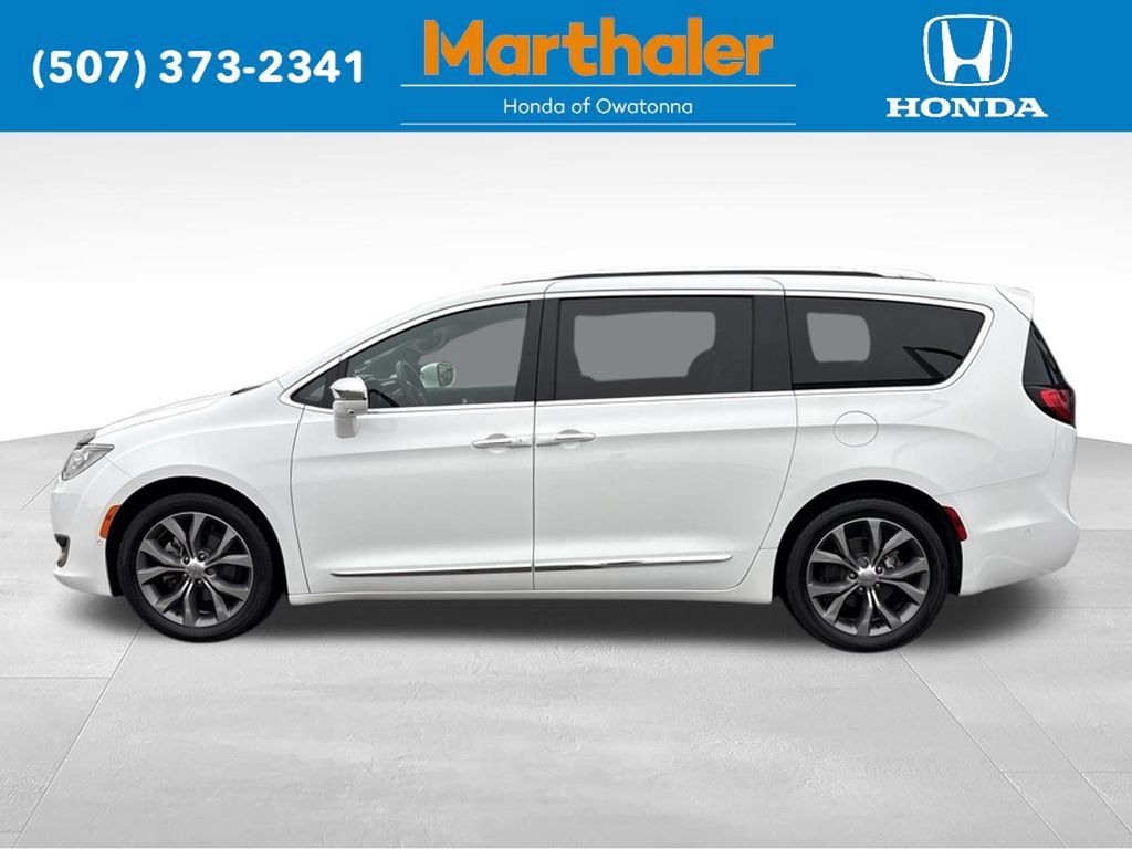 Used 2020 Chrysler Pacifica Limited w/ Tire & Wheel Group FWD image 2