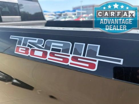 Used 2024 Chevrolet Silverado 1500 LT Trail Boss w/ Convenience Package II AWD/4WD image 2