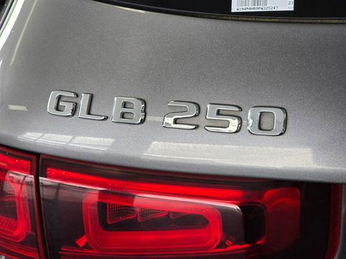 Used 2023 Mercedes-Benz GLB 250 4MATIC image 14