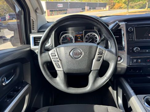 Used 2019 Nissan Titan SV w/ SV Convenience Package image 20