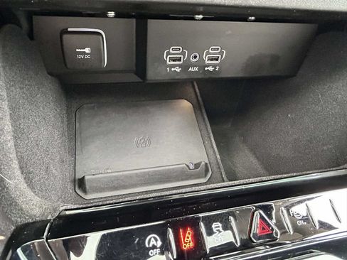 Used 2024 Jeep Wagoneer L 4WD w/ Premium Group I image 19