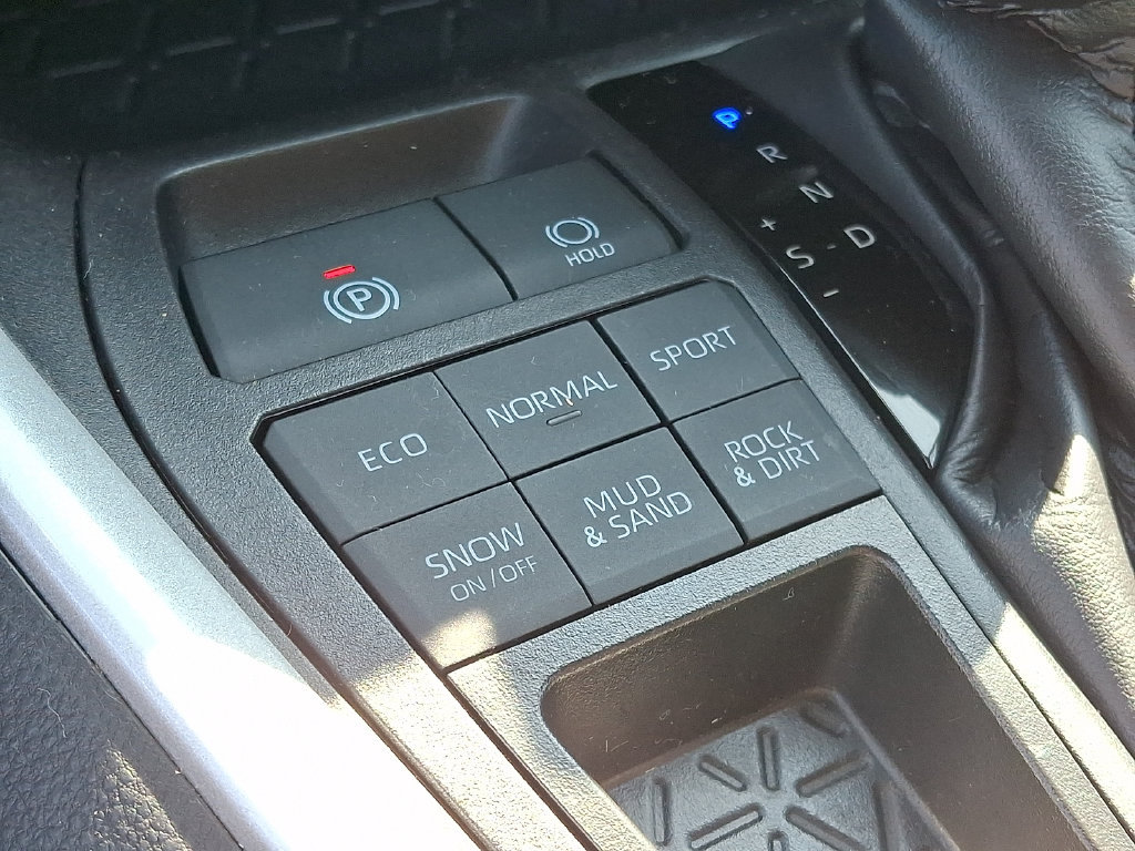 Certified 2025 Toyota RAV4 LE AWD/4WD image 19