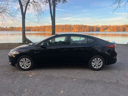Used 2018 Hyundai Elantra SE image 1