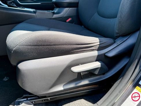 Used 2019 Toyota RAV4 LE w/ All Weather Liner Package AWD/4WD image 17