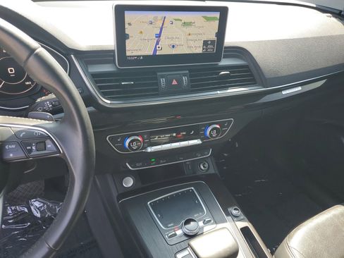 Used 2020 Audi Q5 e Premium w/ Convenience Package AWD/4WD image 24