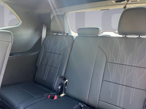 Certified 2025 Buick Enclave Avenir AWD/4WD image 16