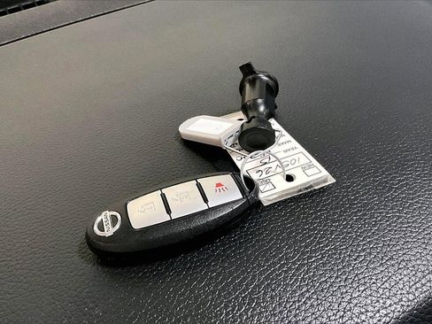 Used 2015 Nissan Rogue SV w/ SV Moonroof Package image 11