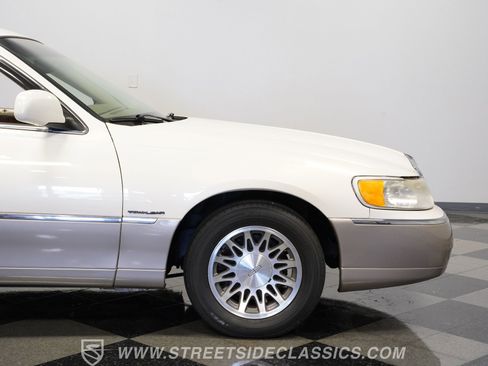 Used 2000 Lincoln Town Car Signature RWD image 31