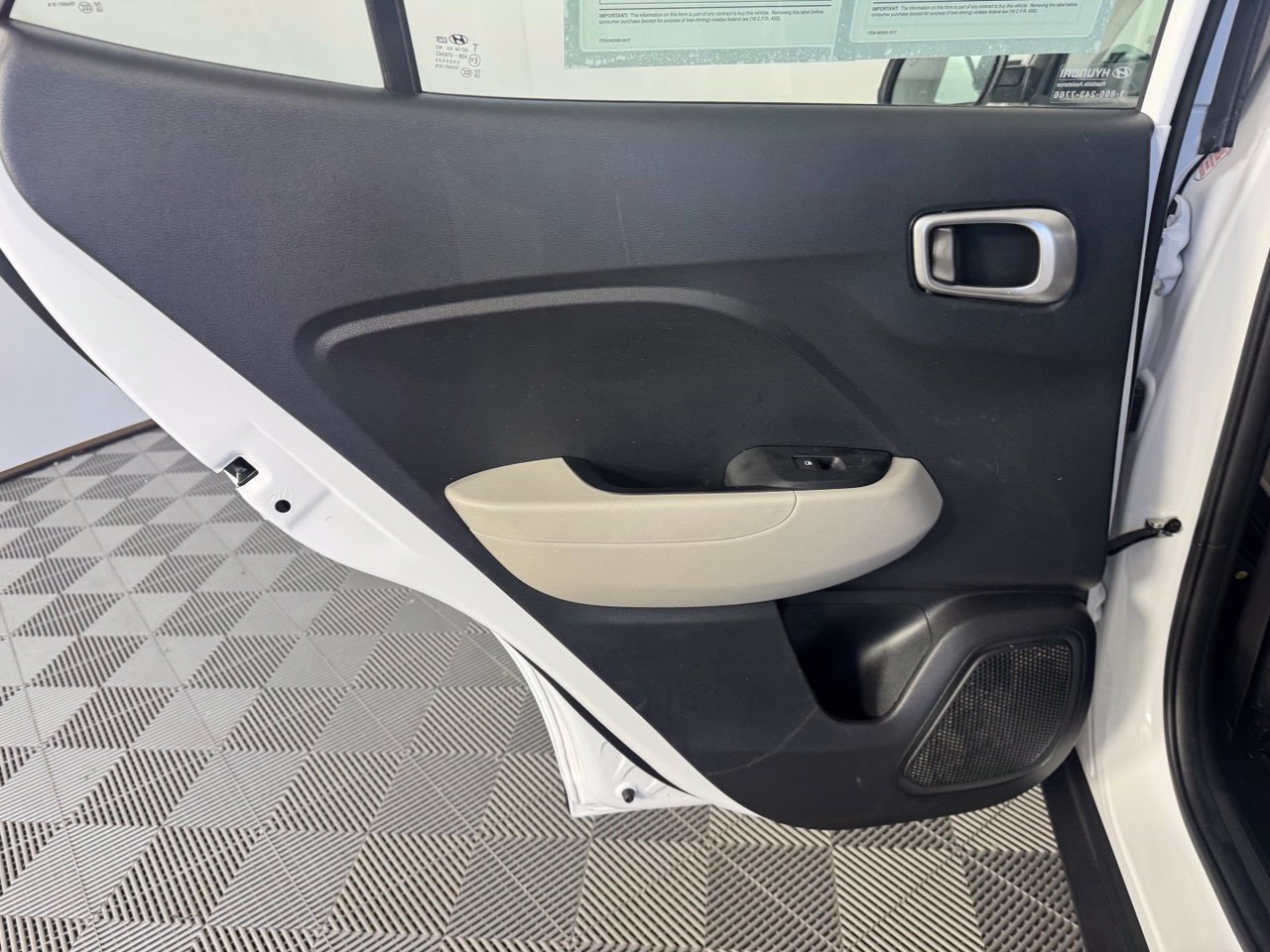 Used 2025 Hyundai Venue SEL FWD image 26