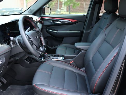 Used 2025 Chevrolet TrailBlazer RS w/ Convenience Package FWD image 12