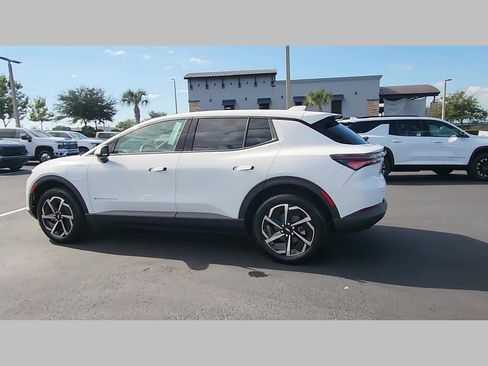 New 2026 Chevrolet Equinox EV LT image 21