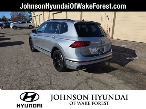 Used 2023 Volkswagen Tiguan SE R-Line image 17