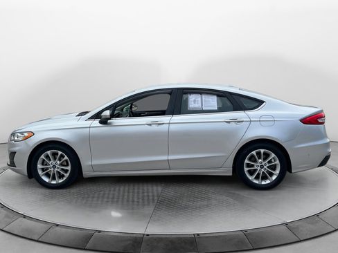 Used 2019 Ford Fusion SE image 4