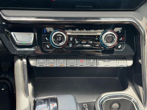 Used 2024 GMC Sierra 1500 AT4 w/ Technology Package AWD/4WD image 25