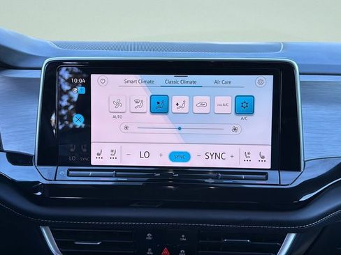 Certified 2025 Volkswagen Atlas Cross Sport SE image 21