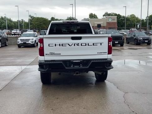 Used 2022 Chevrolet Silverado 2500 Custom w/ Custom Value Package AWD/4WD image 7