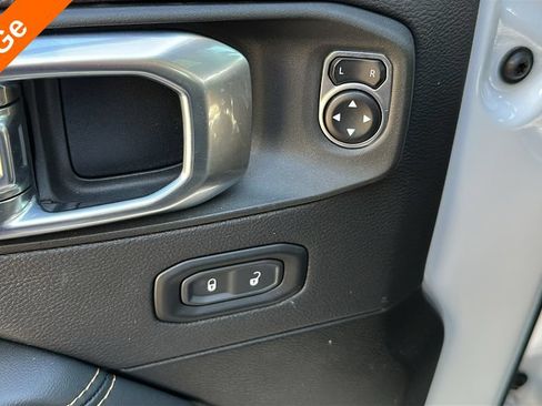 Used 2025 Jeep Wrangler Unlimited Sahara AWD/4WD image 12