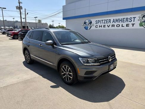 Used 2020 Volkswagen Tiguan SE w/ Panoramic Sunroof Package AWD/4WD image 9