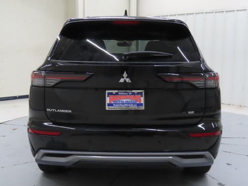 New 2025 Mitsubishi Outlander SE image 4