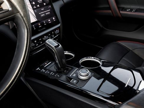 Used 2022 Maserati Quattroporte Modena image 24